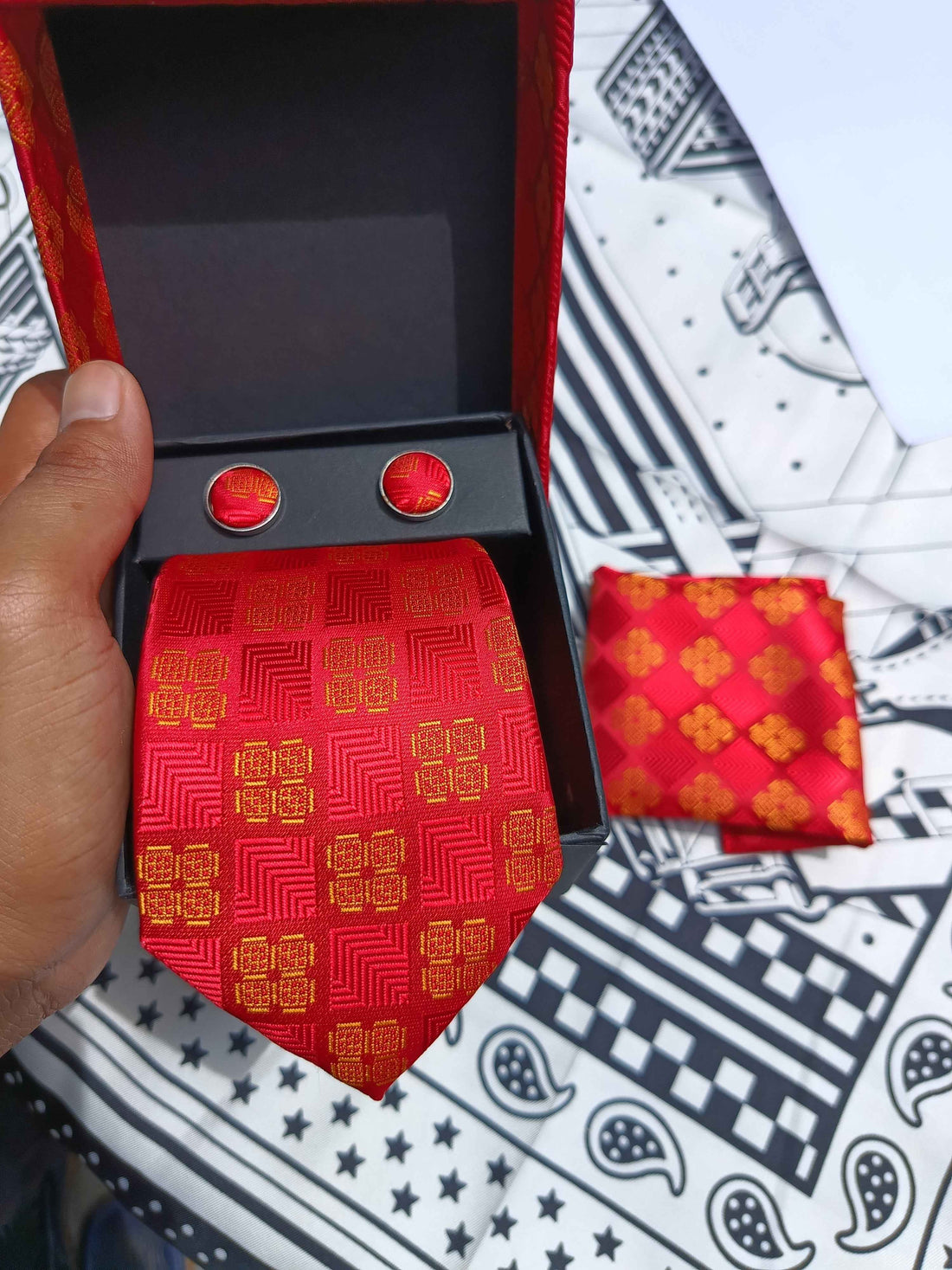 Textured Red & Gold Men’s Tie Set