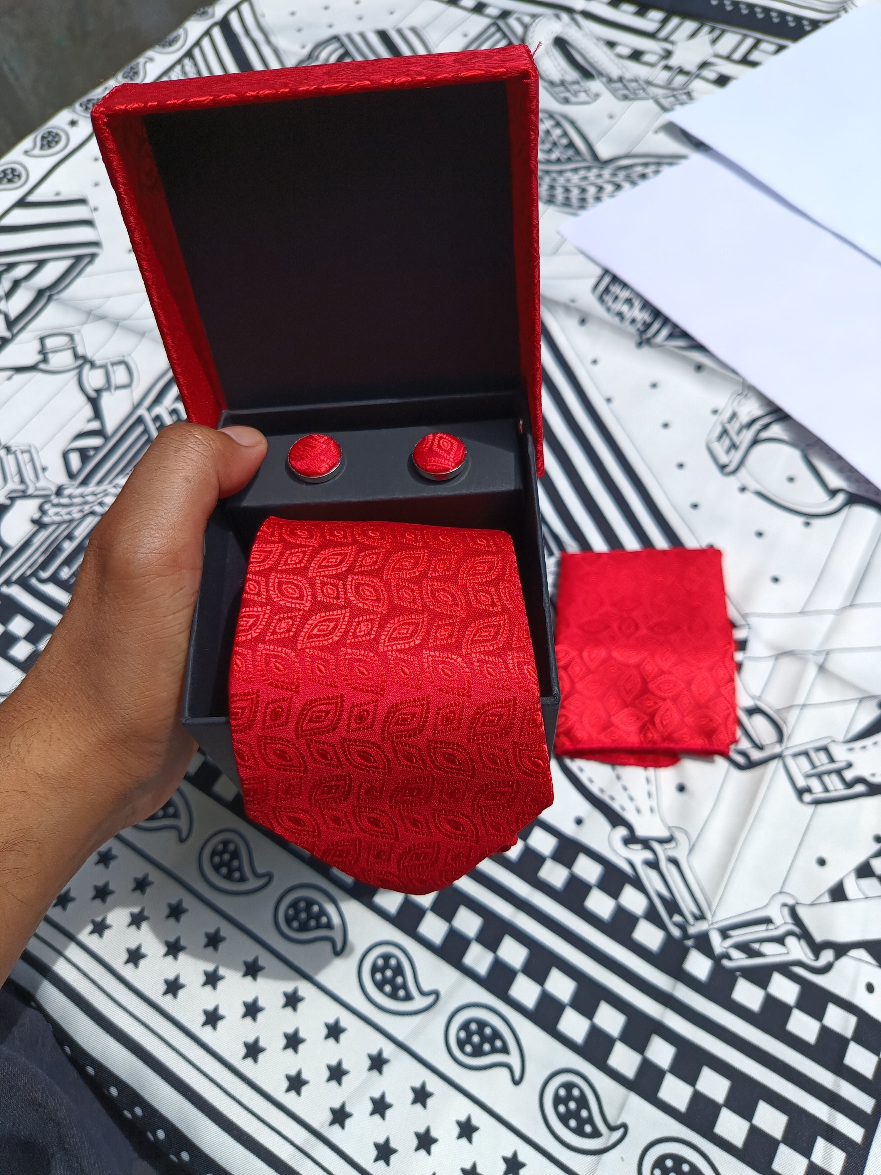 Red Geometric Men’s Tie Set