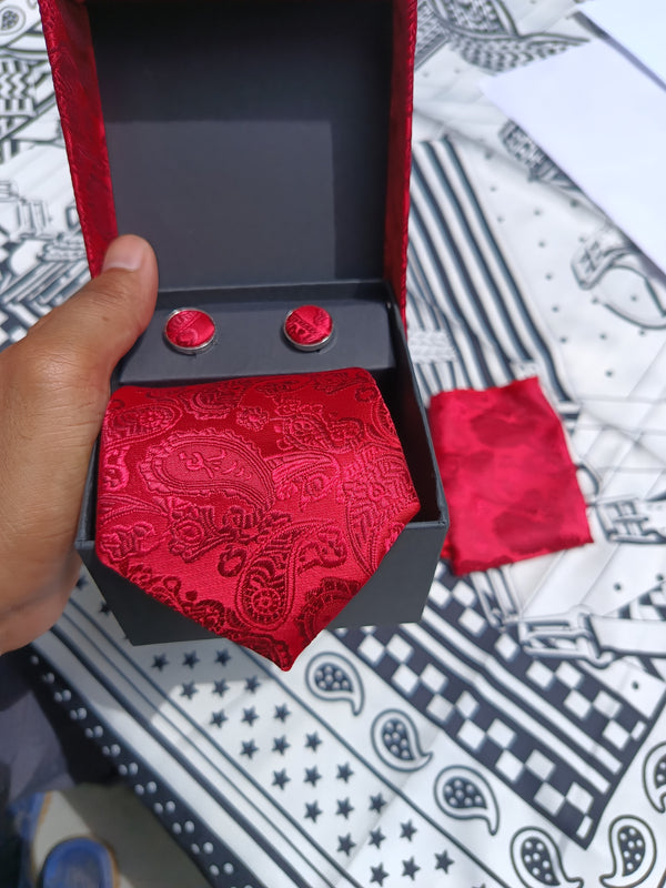 Red Paisley Men’s Tie Set