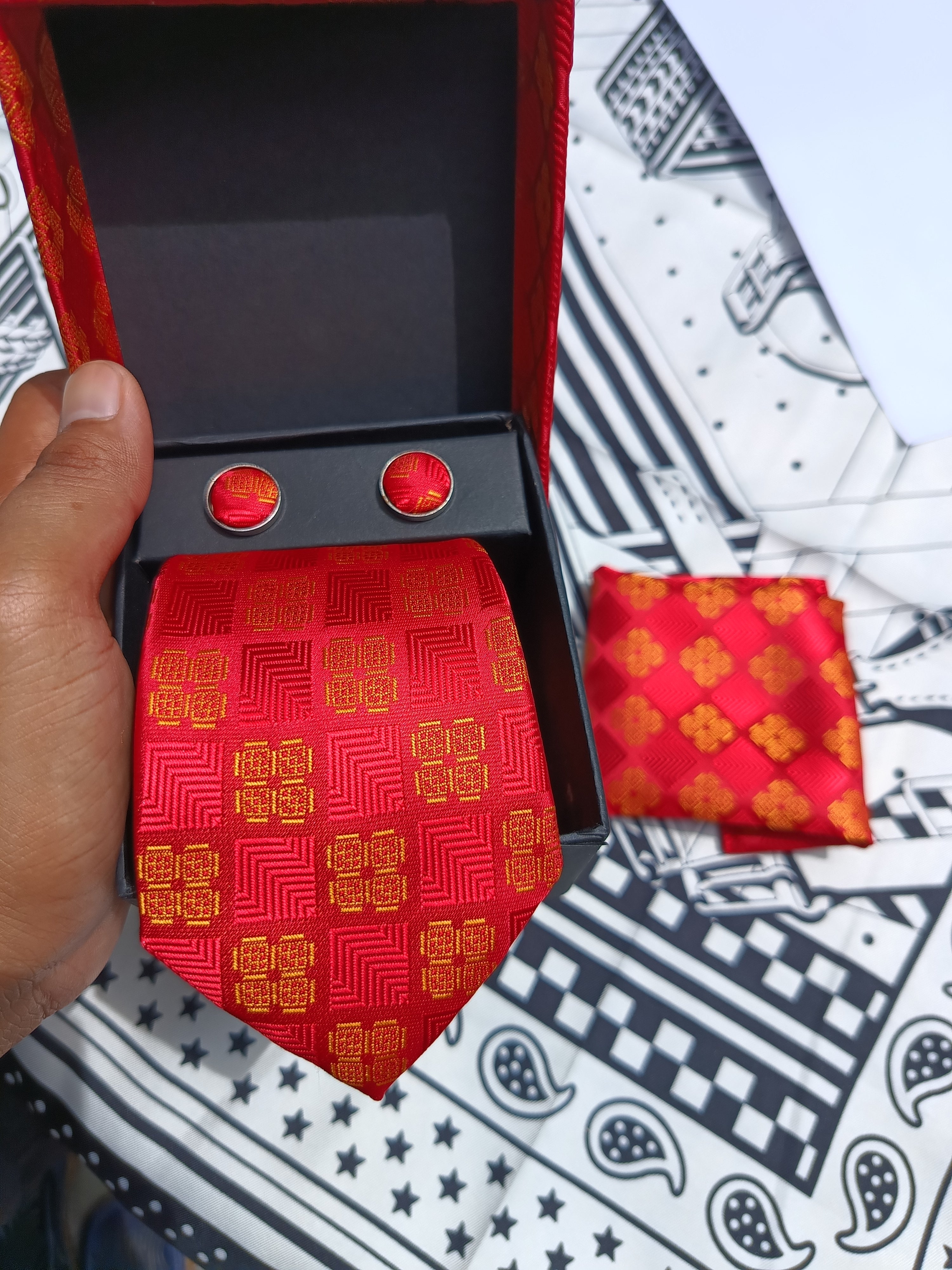 Textured Red & Gold Men’s Tie Set